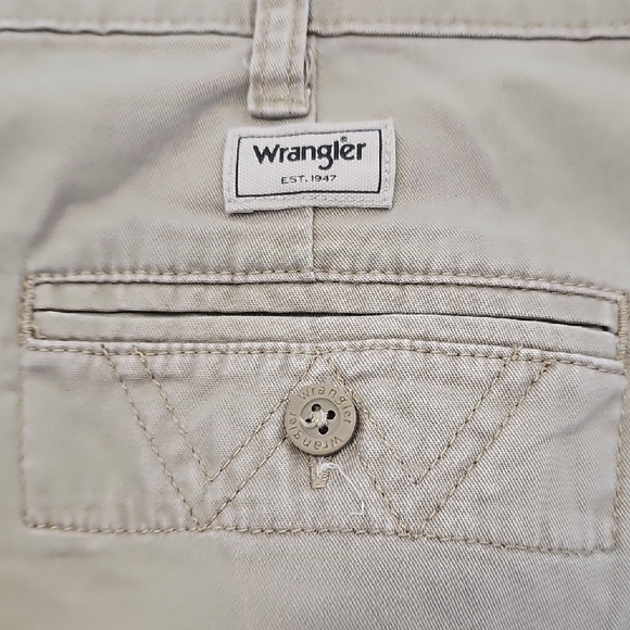 Wrangler Men's Khaki Shorts Size 36 - Picture 6 of 12